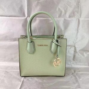 MICHAEL KORS 35S1GM9M2L Mercer Medium Pebbled Leather Crossbody Bag In Light Sag